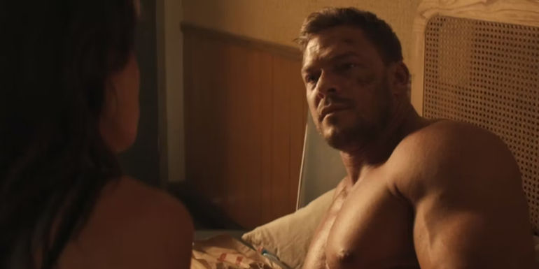 Alan Ritchson as Reacher in bed with Dixon