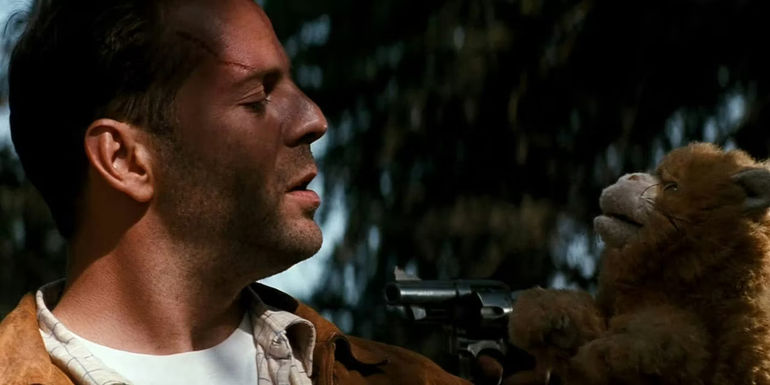 Bruce Willis as Hallenbeck talking to cat puppet in The Last Boy Scout