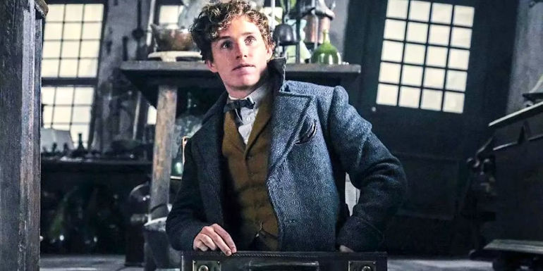 Eddie Redmayne As Newt Scamander looking surorised in Fantastic Beasts