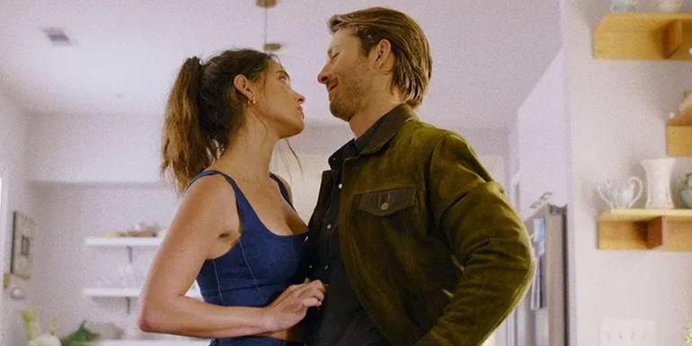Glen Powell and Adria Arjona in Hit Man