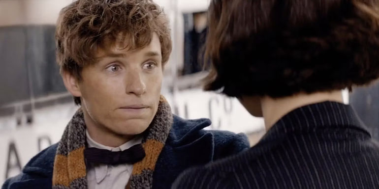 Newt Scamander (Eddie Redmayne) having a serious conversation in Fantastic Beasts.