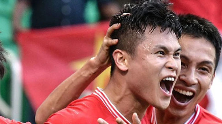 Đội tuyển Việt Nam và Quyết định của HLV Troussier: Bí ẩn hay Chiến lược?