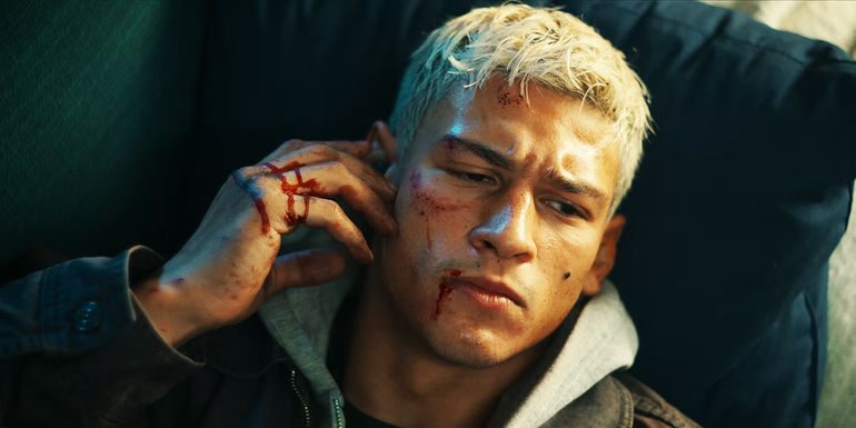 Netflix Sixty Minutes bruised Octa talking on the phone