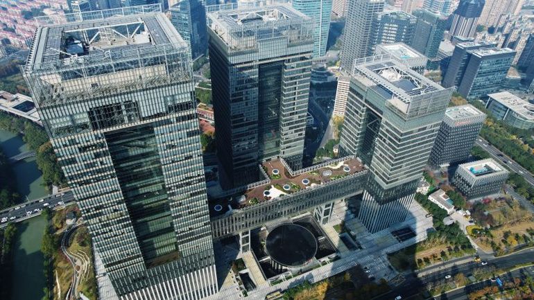 China and Hong Kong Stocks: A Rollercoaster Week in the Financial Markets