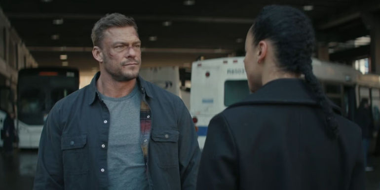 A battered and bruised Reacher talking to Neagley at the Bus Station in Reacher