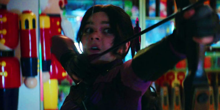 Kate Bishop aiming at Kingpin