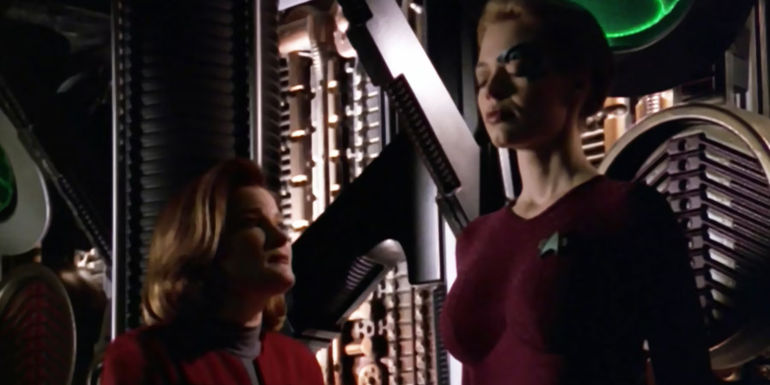 Janeway powers down Seven for the night in Dark Frontier