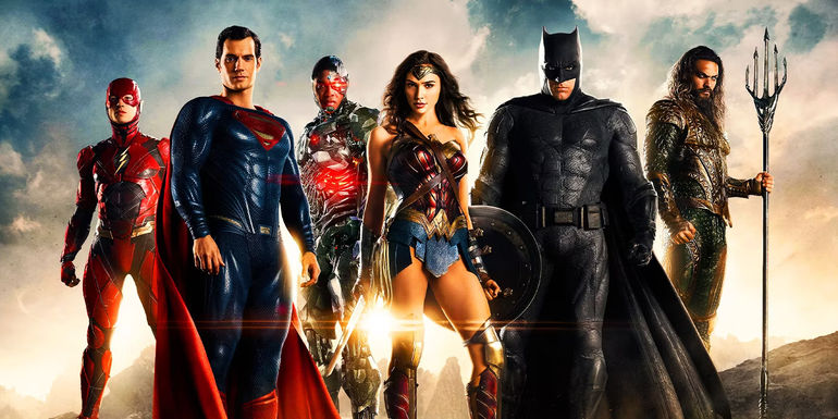The cast of Justice League posing for a photo in the DCEU