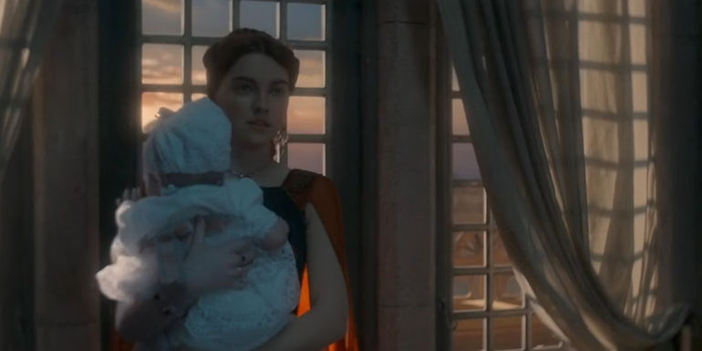 Alicent holding baby Helaena House of the Dragon