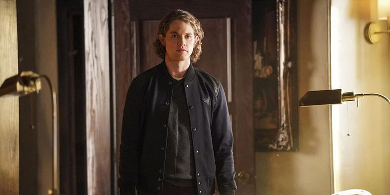 Roman Sienna (Jedidiah Goodacre) returning to school in Legacies.