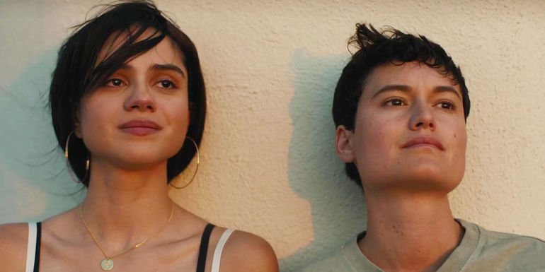 Sasha Calle and Lio Mehiel as older versions of Vicente's daughters in In the Summers