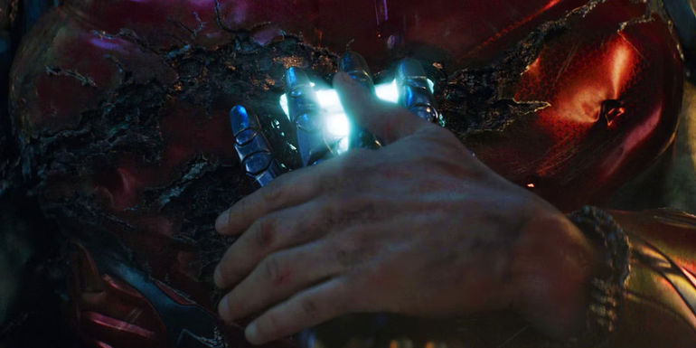 Tony Stark holding Pepper Potts' hand as he dies in Avengers Endgame