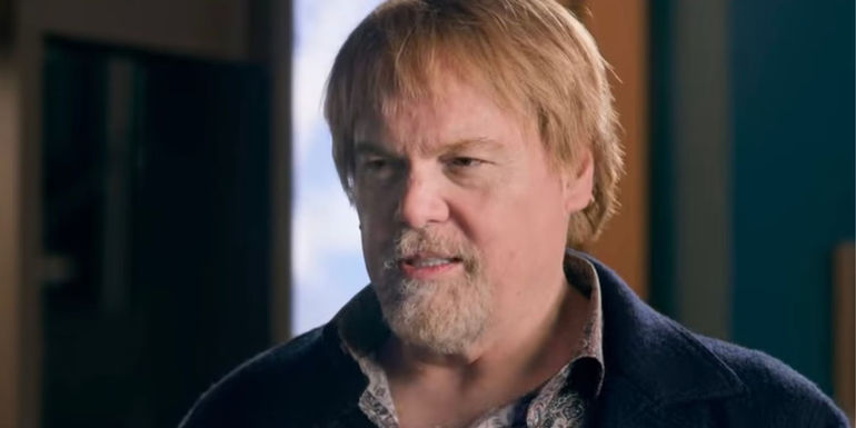 Vincent D'Onofrio wearing a wig as Denton in Lift