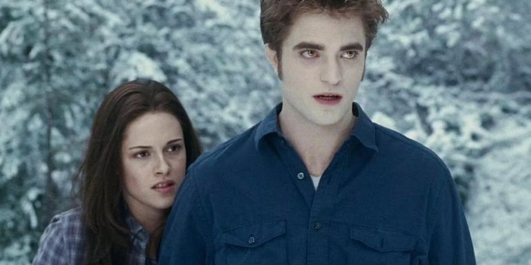 Bella hidding behind Edward in the Twllight movie