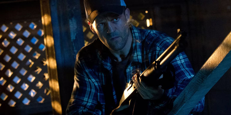 Jason Statham as Phil Broker holding a shotgun in Homefront