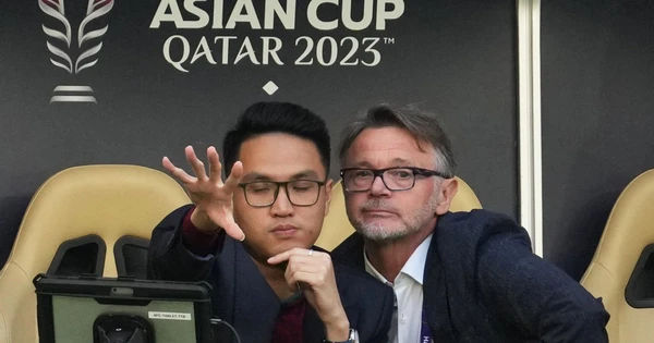 Trợ lý ngôn ngữ Hoàng Bách: Sự thật và những đồn đoán