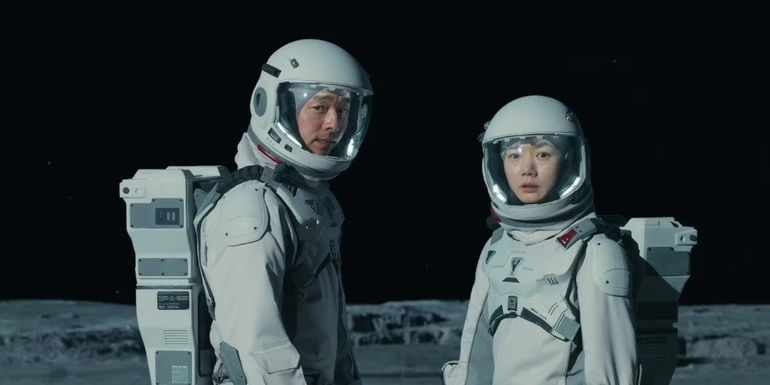 Gong Yoo as Han Yun-jae and Bae Doona as Doctor Song Ji-an land on the moon in The Silent Sea