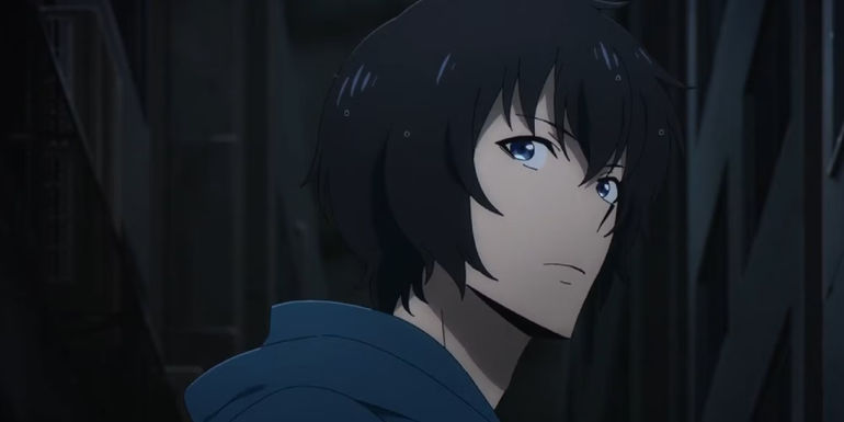 Sung Jinwoo looking back behind his shoulder.