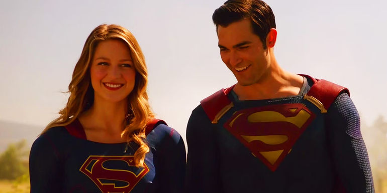 Supergirl and Superman outside in the Arrowverse