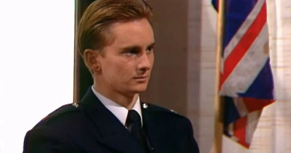 Hồn Thơ Dậy Sớm - Câu Chuyện Đầy Nghị Lực của Hà Quốc Vinh