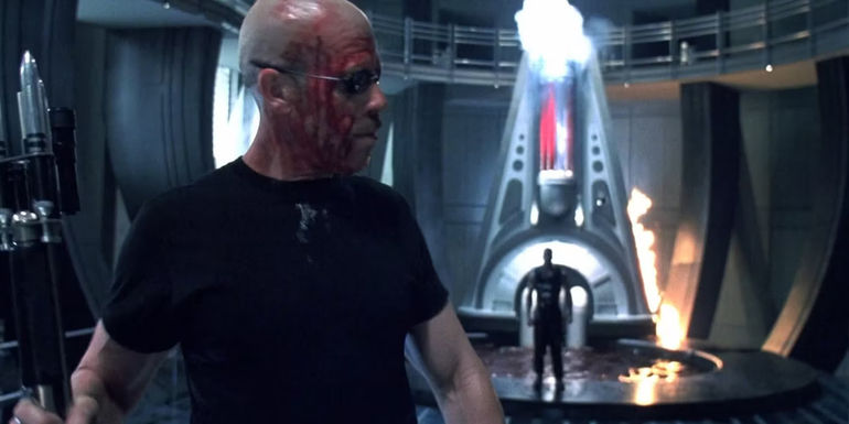 Ron Perlman turning to fight Blade in Blade 2