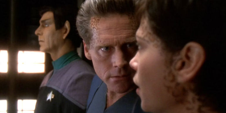 Joran and Ezri Dax in Star Trek: Deep Space Nine, Field of Fire