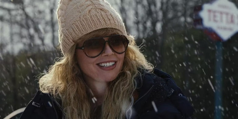 Charlie (Natasha Lyonne) grinning in Poker Face
