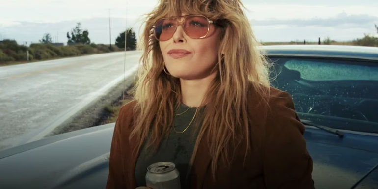 Natasha Lyonne As Charlie Cale in glasses in the Poker Face season 1 finale