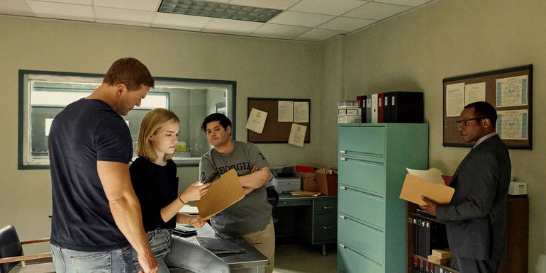 Reacher, Roscoe, and Finlay conducting an Investigation