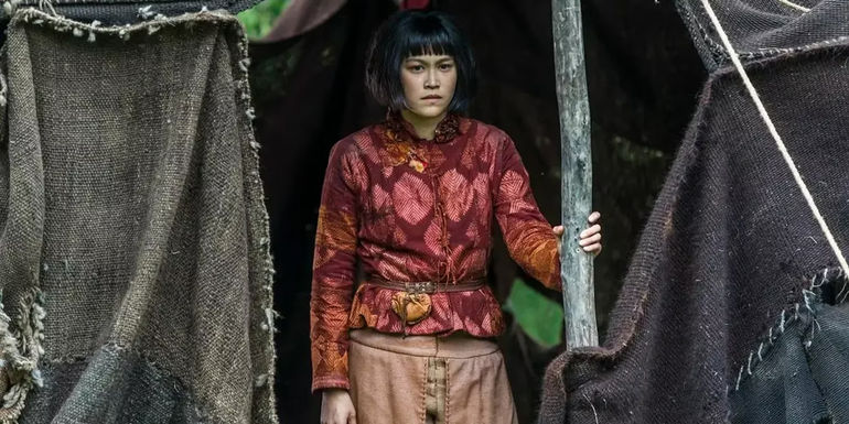 Yidu standing in a tent in Vikings