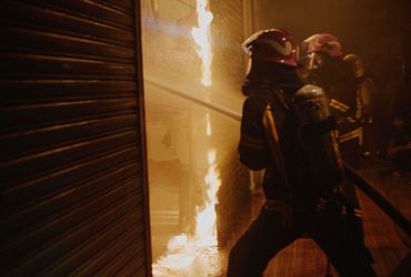 Vượt lên phía tia lửa - Sự hấp dẫn từ series phim gốc Đi về phía lửa của K+