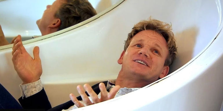 Gordon Ramsay in a bathtub at the Keating Hotel in Hotel Hell 