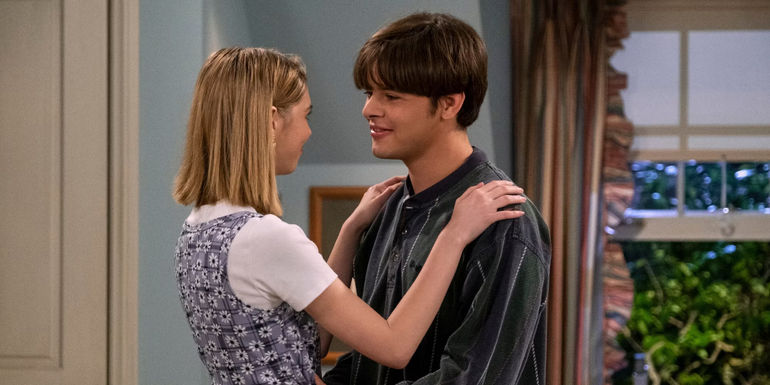 Leia Forman and Jay Kelso embracing each other in That 90s Show Season 1 