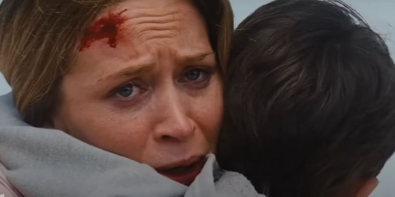 Emily Blunt as Sara in Looper hugging Cid