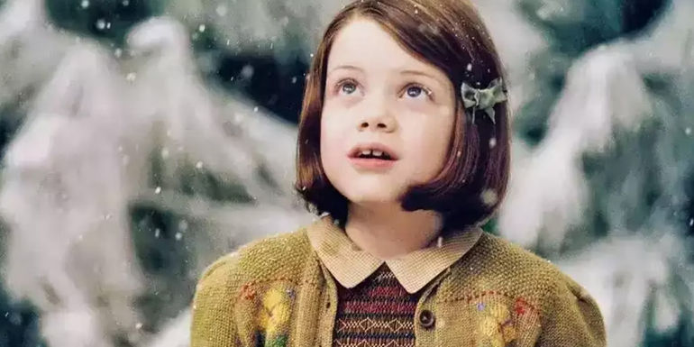 Georgie Henley as Lucy Pevensie amazed at seeing Narnia for the first time in the Chronicles of Narnia: The Lion, the Witch, and the Wardrobe