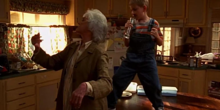 Dewey and his babysitter dancing in the Malcolm in the Middle episode Water Park