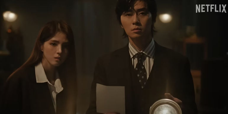 Park Seo-jun and Han So-hee looking surprised in Gyeongseong Creature season 2