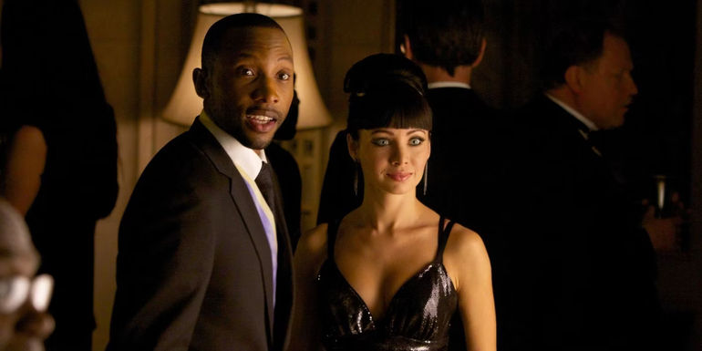 Hale (K.C. Collins) and Kenzi (Ksenia Solo) in Lost Girl