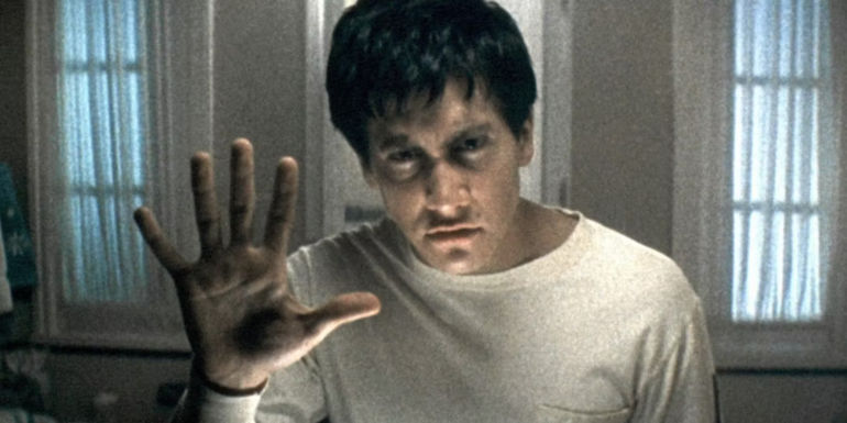 Jake Gyllenhaal as Donnie Darko, Seeing the Path with his palm held up in Donnie Darko