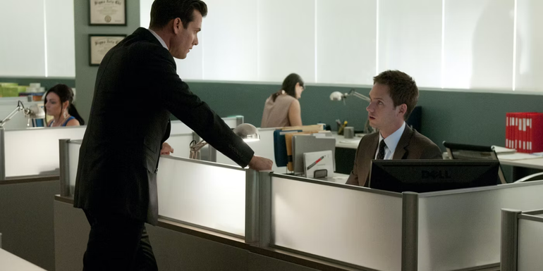 Mike Ross In THe Bullpen with Harvey Supervising Him in Suits