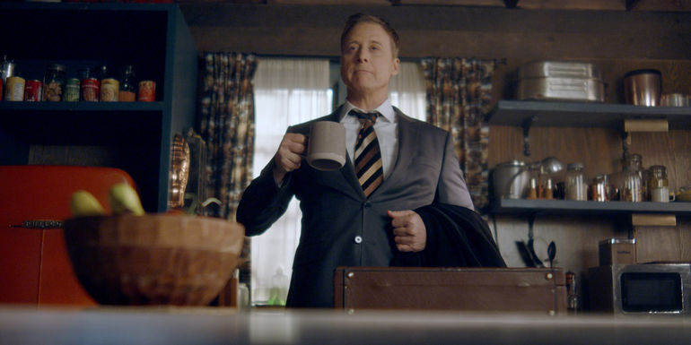 Alan Tudyk as Harry Vanderspeigle holding a coffee cup in Resident Alien season 3.