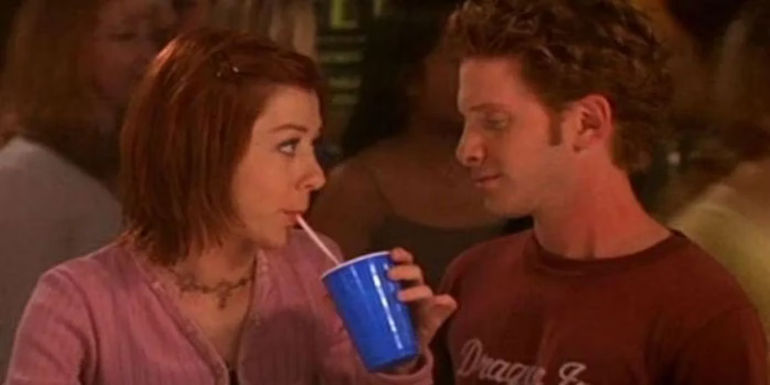 Oz and Willow Looking at Each Other in Buffy the Vampire Slayer 