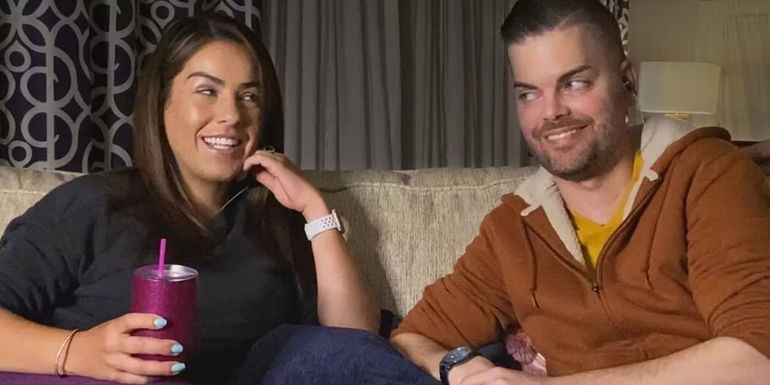 90 Day Fiancé's Tim Malcolm and Veronica Rodriguez smiling on sofa