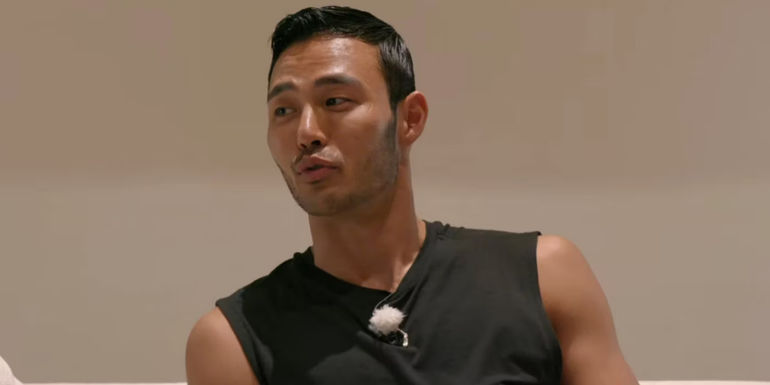 Oh Jin Taek talks to someone off camera on Single's Inferno