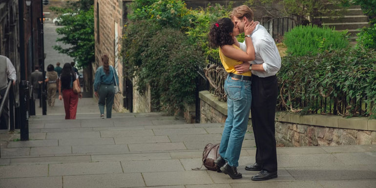 Emma and Dexter kiss in One Day