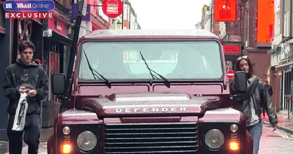 Cuộc Hẹn Bí Mật của Cruz Beckham và Issey Moloney: Tình Yêu Hay Chỉ là Tin Đồn?