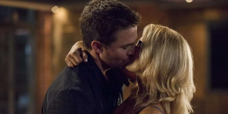 Oliver and Felicity kissing in Arrow