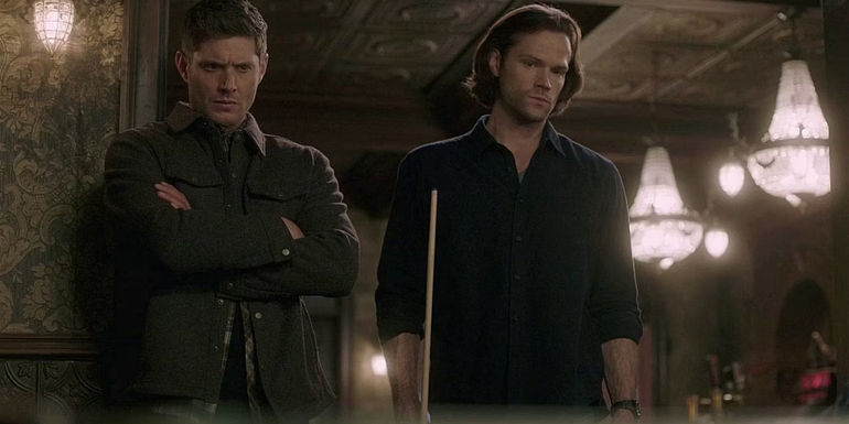 Sam and Dean playing pool in the Supernatural episode The Gamblers