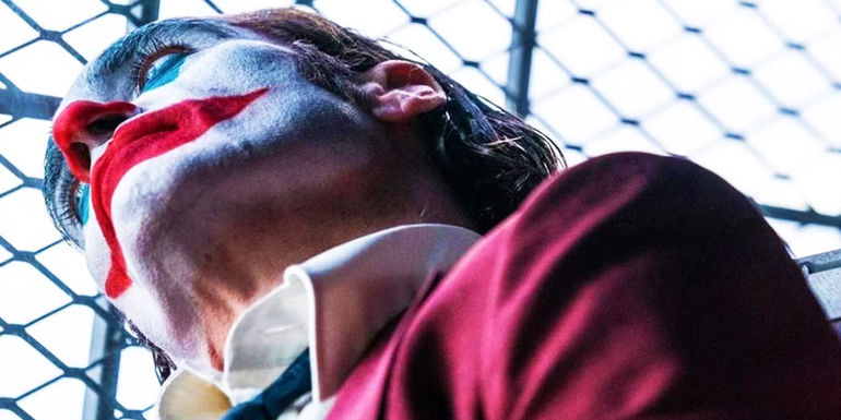 Arthur Fleck in Joker make-up in Joker Folie à Deux