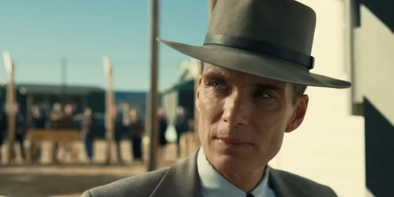 Oppenheimer (Cillian Murphy) looks to the side in Oppenheimer.